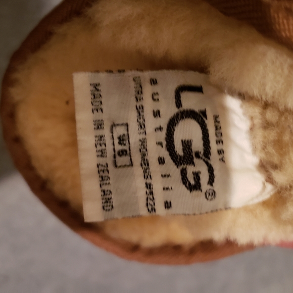 UGGS BOOTS, Classic Short, Chestnut, Size 6 - Picture 6 of 6
